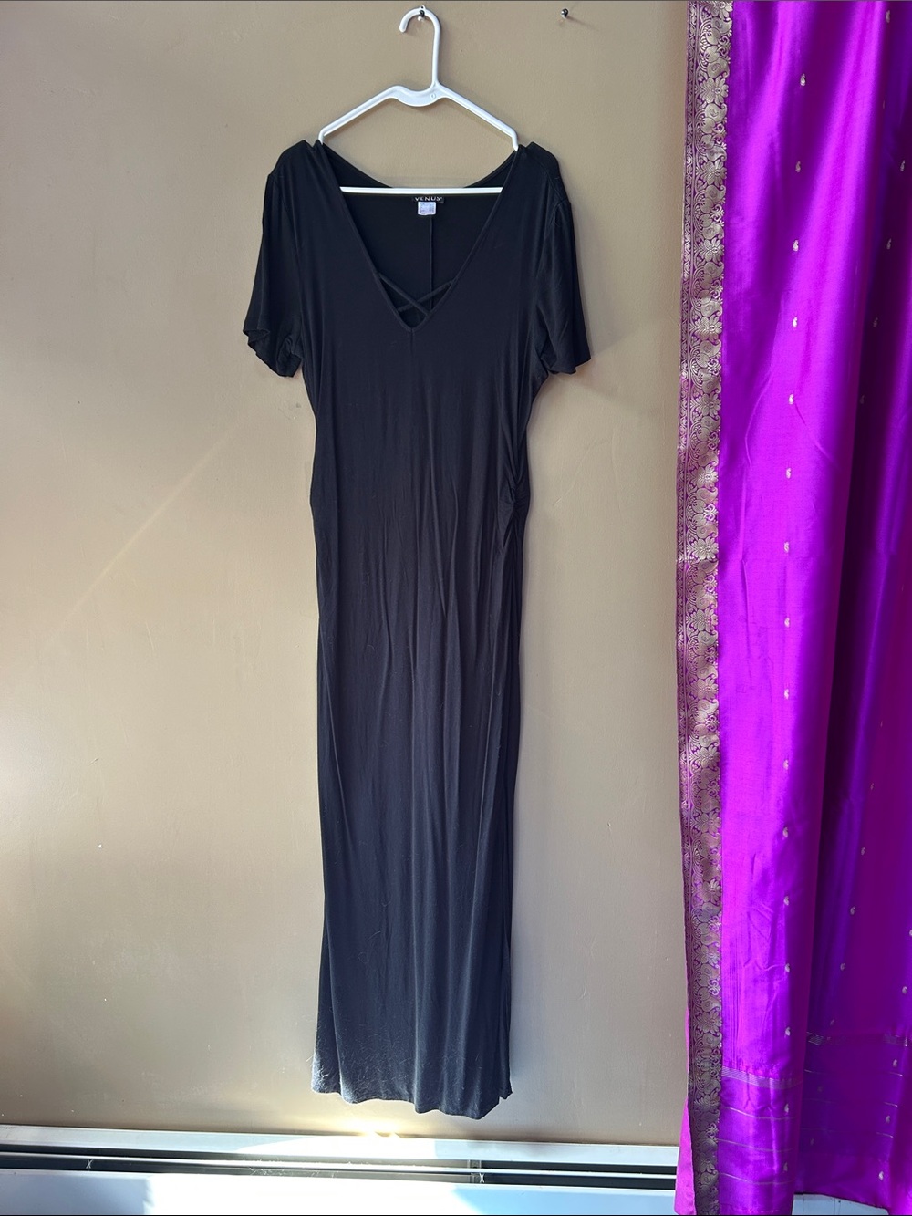VENUS Black V-Neck Short Sleeve Maxi Dress
